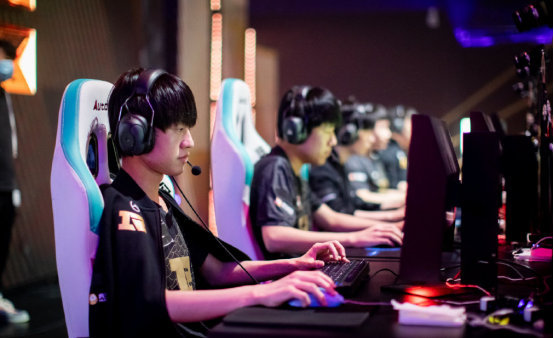 多次闯入世 多次闯入世