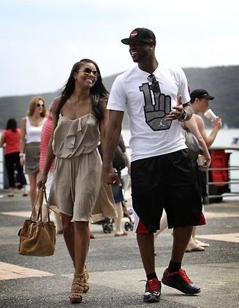 另一人拉开 另一人拉开